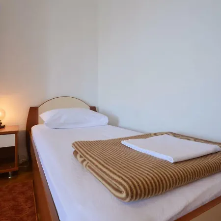 Pijaca.3 * Nin